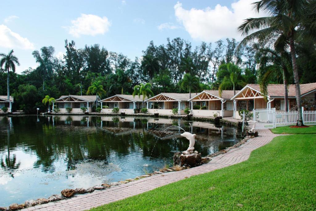 Rock Lake Not Open Due To Hurricane Damages Hotel Fort Myers Buitenkant foto