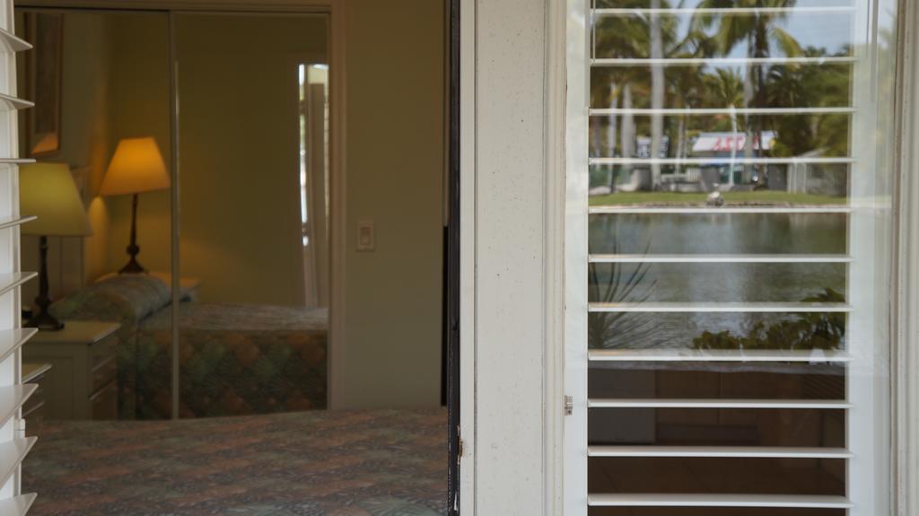 Rock Lake Not Open Due To Hurricane Damages Hotel Fort Myers Buitenkant foto